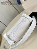 Louis Vuitton-Style Capucines Mini Bag – white Grained Leather with Gold-Tone Hardware & Signature Lock Design (M25160) - 图片 2
