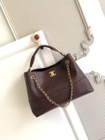 Chanel-Style Classic Hobo Bag Collection – Multi-Color Quilted Leather with Gold-Tone Chain & CC Logo - 图片 3