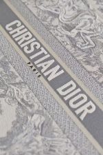 Dior Book Tote Bag – Toile de Jouy Print, Structured Canvas, Iconic Dior Design, Designer Tote with Top Handles - 图片 4