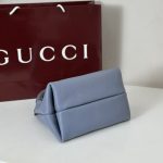 Gucci-Style Hobo Mini Handbag – Dusty Blue Pebbled Leather with Gold-Tone Metal Clasp & Curved Silhouette - 图片 3