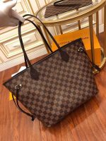 Louis Vuitton-Style Neverfull Tote Bag – Damier Checkered Canvas with Red Lining & Brown Leather Trim