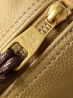 Louis Vuitton-Style Mini Pochette Bag – Beige Leather with Brown Monogram Panel & Gold-Tone Hardware - 图片 2