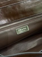 Prada-Style Leather & Nylon Tote Handbag – Minimalist Top Handle Bag with Triangular Logo – Designer-Inspired Shoulder Bag for Women - 图片 3