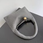 Bottega Veneta beige Intrecciato Pouch Bag – Iconic Weave, Leather Hobo, Designer Handbag - 图片 2