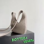 Bottega Veneta Beige Intrecciato Pouch Bag – Iconic Weave, Soft Silhouette, Leather Hobo, Designer Handbag - 图片 2