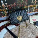 Dolce & Gabbana-Style Quilted Mini Bag – Sunburst Stitching with Ornate Heart Clasp - 图片 3