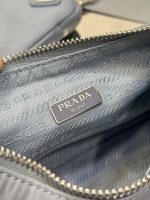 Prada-Style Leather & Nylon Tote Handbag – Minimalist Top Handle Bag with Triangular Logo – Designer-Inspired Shoulder Bag for Women - 图片 2