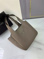 Prada-Style Taupe Leather Tote Bag – Pebbled Texture with Triangular Logo (Neutral Brown) - 图片 2