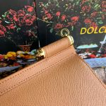 Dolce & Gabbana-Style Mini Flap Bag – Saffiano Leather with Gold-Tone Logo Plate (8 Colors Available) - 图片 2