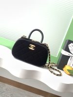 Chanel-Style Mini Oval Bag – Velvet Quilted Design with Top Handle & Gold-Tone Chain (6 Colors Available) - 图片 3