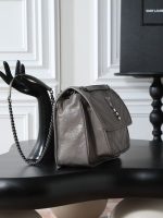 Saint Laurent-Style Tote Bag – Burgundy Quilted Leather with Metallic YSL Logo & Dual Handles – Designer-Inspired Work & Travel Bag for Women - 图片 3