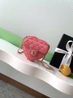 Chanel-Style Mini Heart Bag – Quilted Leather with Gold-Tone Chain & CC Logo (8 Colors Available) - 图片 17