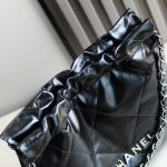 Chanel-Style Metallic Drawstring Tote – Black Foil Leather with Embossed Logo & Chain Strap - 图片 3
