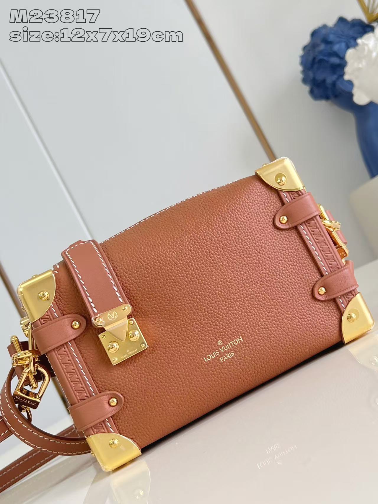 fcde3e21b7c0ba0e9eaa50aa293d05e7 Louis Vuitton-Style Capucines Mini Bag – orange Grained Leather with Gold-Tone Hardware & Signature Lock Design (M25160) - 图片 1