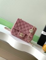 Chanel-Style Velvet Flap Bag – Classic Quilted Design with Gold-Tone Chain & Pearl Ball Charm (Multi-Color Available) - 图片 14