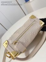 Louis Vuitton-Style Capucines Mini Bag – beige Grained Leather with Gold-Tone Hardware & Signature Lock Design (M25160) - 图片 2