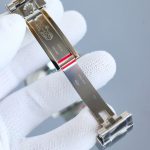 Luxury GMT Watch – Black & Blue Bezel, Silver Marble Dial, Stainless Steel Oyster Bracelet, Dual Time Zone Function - 图片 10