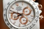 Luxury White Ceramic Chronograph Watch – Rose Gold Accents, Tachymeter Bezel, Rubber Strap, Sporty Elegance - 图片 5
