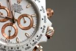 Luxury White Ceramic Chronograph Watch – Rose Gold Accents, Tachymeter Bezel, Rubber Strap, Sporty Elegance - 图片 6