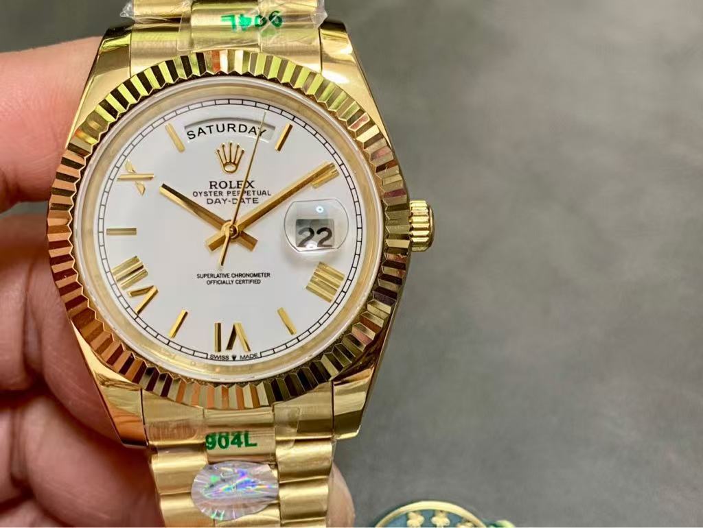 微信图片_20250925125326_3205_76 Luxury Full Gold Day-Date Style Watch – White Dial, Roman Numerals, Fluted Bezel, Two-Window Display - 图片 1