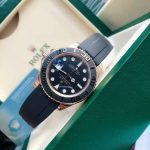 Luxury Rose Gold Submariner-Style Watch – Black Dial, Ceramic Bezel, Rubber Strap, Water Resistant - 图片 3