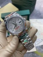 Luxury Oyster Perpetual-Style Day-Date Watch – Silver Textured Dial, Fluted Bezel, Stainless Steel Bracelet - 图片 3