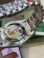 Luxury Oyster Perpetual-Style Day-Date Watch – Silver Textured Dial, Fluted Bezel, Stainless Steel Bracelet - 图片 5