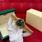 Luxury Full Gold Day-Date-Style Watch – Green Sunburst Dial, Diamond Hour Markers, Fluted Bezel - 图片 3