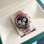 Luxury Rainbow Daytona-Style Chronograph Watch – Rose Gold Case, Multicolored Gemstone Bezel, Black Dial with Three Sub-Dials - 图片 3