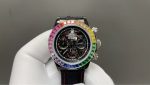 Luxury Rainbow Daytona-Style Chronograph Watch – Rose Gold Case, Multicolored Gemstone Bezel, Black Dial with Three Sub-Dials - 图片 4