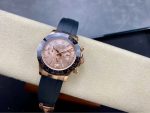 Luxury Daytona-Style Chronograph Watch – Rose Gold Case, Champagne Dial, Black Ceramic Bezel, Rubber Strap - 图片 4
