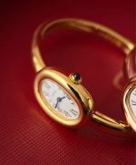 Cartier Baignoire – Women's 18K Yellow Gold Bracelet Watch with White Dial, Roman Numerals, and Blue Sapphire Crown - 图片 6