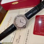 Cartier Ballon Bleu – Women's Diamond-Paved Automatic Watch with Starry Dial, Red Alligator Strap, and Blue Sapphire Crown - 图片 3