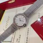 Cartier Ballon Bleu – Women's Diamond-Paved Automatic Watch with Starry Dial, Red Alligator Strap, and Blue Sapphire Crown - 图片 10