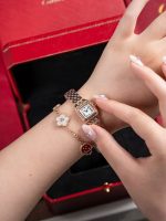 Cartier Santos-Dumont – Women's 18K Rose Gold Automatic Watch with White Dial, Roman Numerals, and Integrated Bracelet - 图片 4