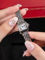 Cartier Santos-Dumont – Women's Stainless Steel Automatic Watch with White Dial, Roman Numerals, and Integrated Bracelet - 图片 6