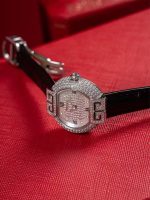 Cartier Tank Must – Women's 18K White Gold Watch with Diamond Bezel, Silver Dial, Roman Numerals, and Black Alligator Strap - 图片 9