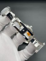 Omega Seamaster Planet Ocean Worldtimer – Mother-of-Pearl Dial with Earth Map and Stainless Steel Bracelet - 图片 3