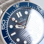 Omega Seamaster Diver 300M – Blue Dial with Wave Pattern and Stainless Steel Bracelet (Includes Free Rubber Strap) - 图片 9