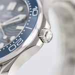 Omega Seamaster Diver 300M – Blue Dial with Wave Pattern and Stainless Steel Bracelet (Includes Free Rubber Strap) - 图片 8
