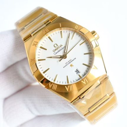 Omega Constellation – Gold-Tone Case with White Dial and Integrated Bracelet