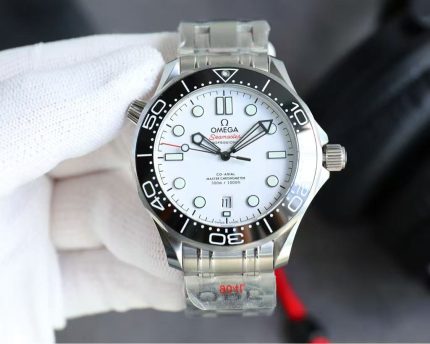 Omega Seamaster Diver 300M – White Dial with Black Bezel and Stainless Steel Bracelet