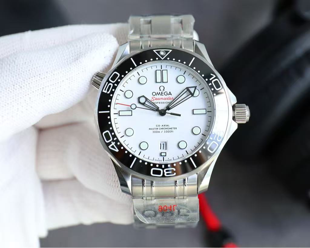 微信图片_20250925160427_4007_76 Omega Seamaster Diver 300M – White Dial with Black Bezel and Stainless Steel Bracelet - 图片 1