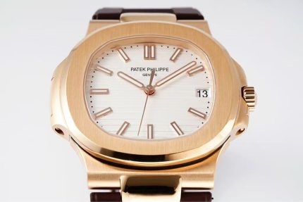 Patek Philippe Aquanaut – Men's White Dial with 18K Rose Gold Case and Integrated Bracelet, Automatic Movement