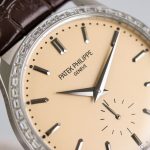 Patek Philippe Calatrava – Men's Champagne Dial with Diamond Bezel, Stainless Steel Case, and Brown Alligator Strap - 图片 3