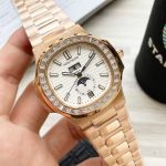 Patek Philippe Aquanaut – Women's Rose Gold Case with Diamond Bezel, Blue Sunburst Dial, and Integrated Bracelet - 图片 6