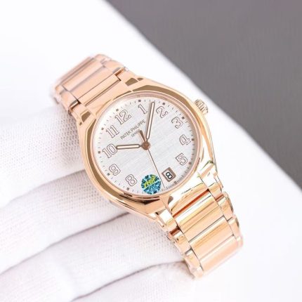 Patek Philippe Calatrava – Women's Rose Gold Bracelet Watch with White Dial and Date Display