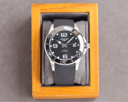 Longines HydroConquest – Men's Stainless Steel Automatic Diver Watch with Green Dial, Rubber Strap, and Rotating Bezel