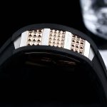 Richard Mille-Style Luxury Skeleton Watch – Carbon Fiber Case, Golden Skull Design, Black Rubber Strap - 图片 7