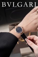 Bvlgari Serpenti – Women's Rose Gold Diamond Watch Set with White & Blue Dials, Leather Straps, and Swiss Movement - 图片 6